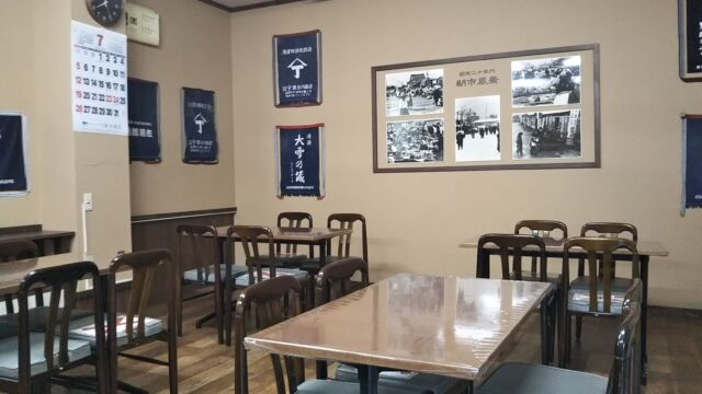 函館朝市「新鮮喰味」店内の飲食スペースの様子